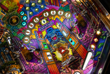 Fliper Stern King Kong: Myth Of Terror Island pinball machine game playfield featuring colorful artwork and interactive elements.