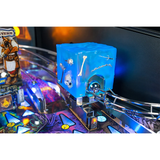 Fliper Stern Dungeons & Dragons: The Tyrant's Eye pinball machine feature with a glowing blue cube, themed fantasy elements.