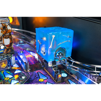 Fliper Stern Dungeons & Dragons: The Tyrant's Eye pinball machine feature with a glowing blue cube, themed fantasy elements.