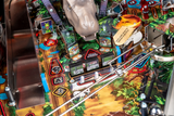 Fliper Stern Jurassic Park Home Edition Plus game playfield with dinosaur and vibrant graphics.