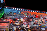 Fliper Stern The Walking Dead Remastered Limited Edition pinball machine playfield with zombies and illuminated elements.