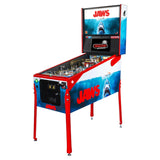Fliper Stern JAWS 50th Anniversary pinball machine featuring iconic shark graphics and vibrant colors.