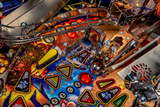 Fliper Stern Iron Maiden pinball machine playfield with vibrant colors and detailed artwork.