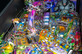Fliper Stern King Kong: Myth Of Terror Island pinball machine playfield with colorful designs and themed elements.