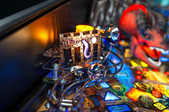 Fliper Stern Dungeons & Dragons: The Tyrant's Eye game features intricate playfield elements.