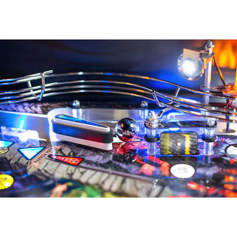 Fliper DUNGEONS & DRAGONS: The Tyrant's Eye pinball machine playfield with colorful lights and game elements.