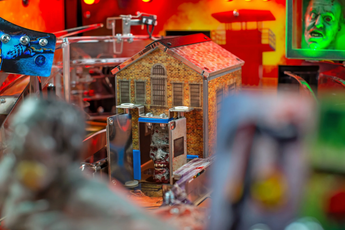 Fliper Stern The Walking Dead Remastered Limited Edition pinball machine with detailed zombie-themed features