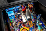 Fliper Stern Avengers: Infinity Quest pinball machine gameplay features vibrant artwork and metallic ramps.